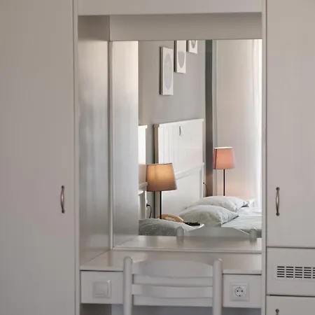 Отель Athina 3*